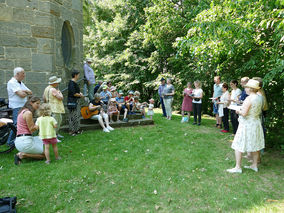 Wortgottesdienst an der Weingartenkapelle (Foto: Karl-Franz Thiede)